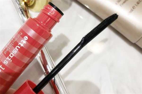 艾杜纱睫毛打底膏泛白怎么办?艾杜纱睫毛打底膏怎么卸 艾杜纱睫毛打底膏泛白怎么办?艾杜纱睫毛打底膏怎么卸