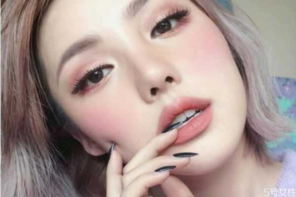 化妆的时候眉毛是在第几步?化了妆忘记擦防晒霜怎么办 化妆的时候眉毛是在第几步?化了妆忘记擦防晒霜怎么办