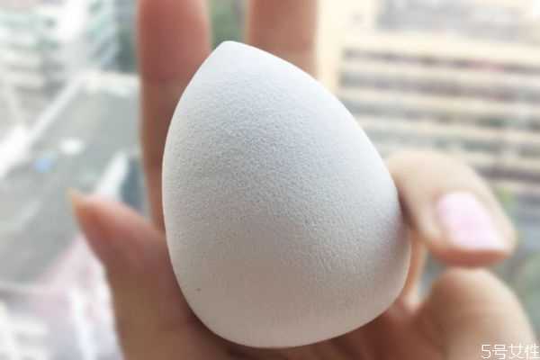 美妆蛋可以涂水乳吗？美妆蛋可以给别人用吗