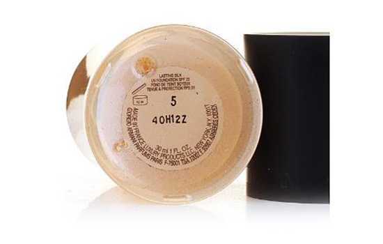 阿玛尼和雅诗兰黛粉底液哪个好 阿玛尼粉底液和雅诗兰黛对比区别