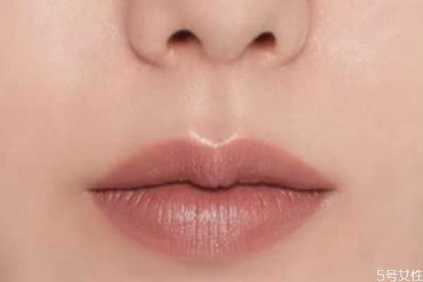 裸色口红怎么涂好看？打造好看的裸色唇