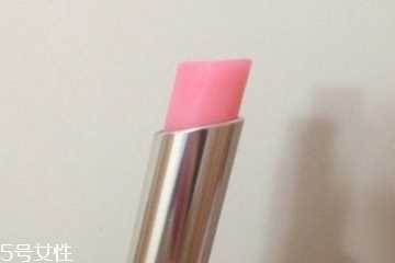 唇膏能让睫毛变长吗？润唇膏涂睫毛会增长吗？