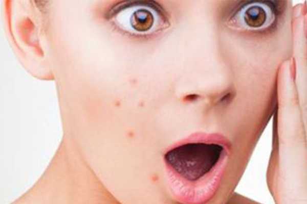 流金水颜色有点黄是怎么回事?流金水适合什么肤质的 流金水颜色有点黄是怎么回事?流金水适合什么肤质的