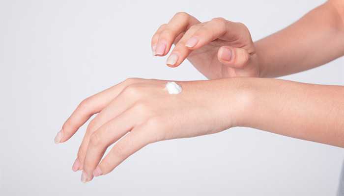 补防晒霜前需要清洗还是直接补 补防晒霜前需要清洗还是直接补