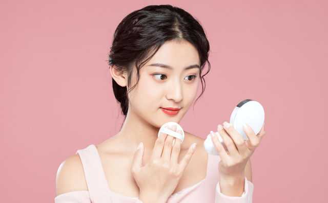 第一次化妆需要哪些化妆品 第一次化妆需要哪些化妆品