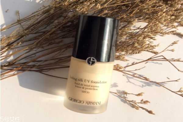 阿玛尼粉底液怎么使用？阿玛尼粉底液的使用方法