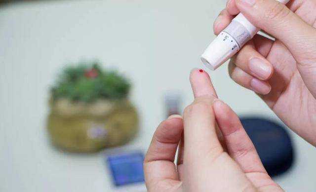 测血糖是空腹好还是餐后好？医生推荐4个时间点