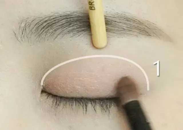 眼影怎么画好看又自然又漂亮?超实用的眼影画法分享