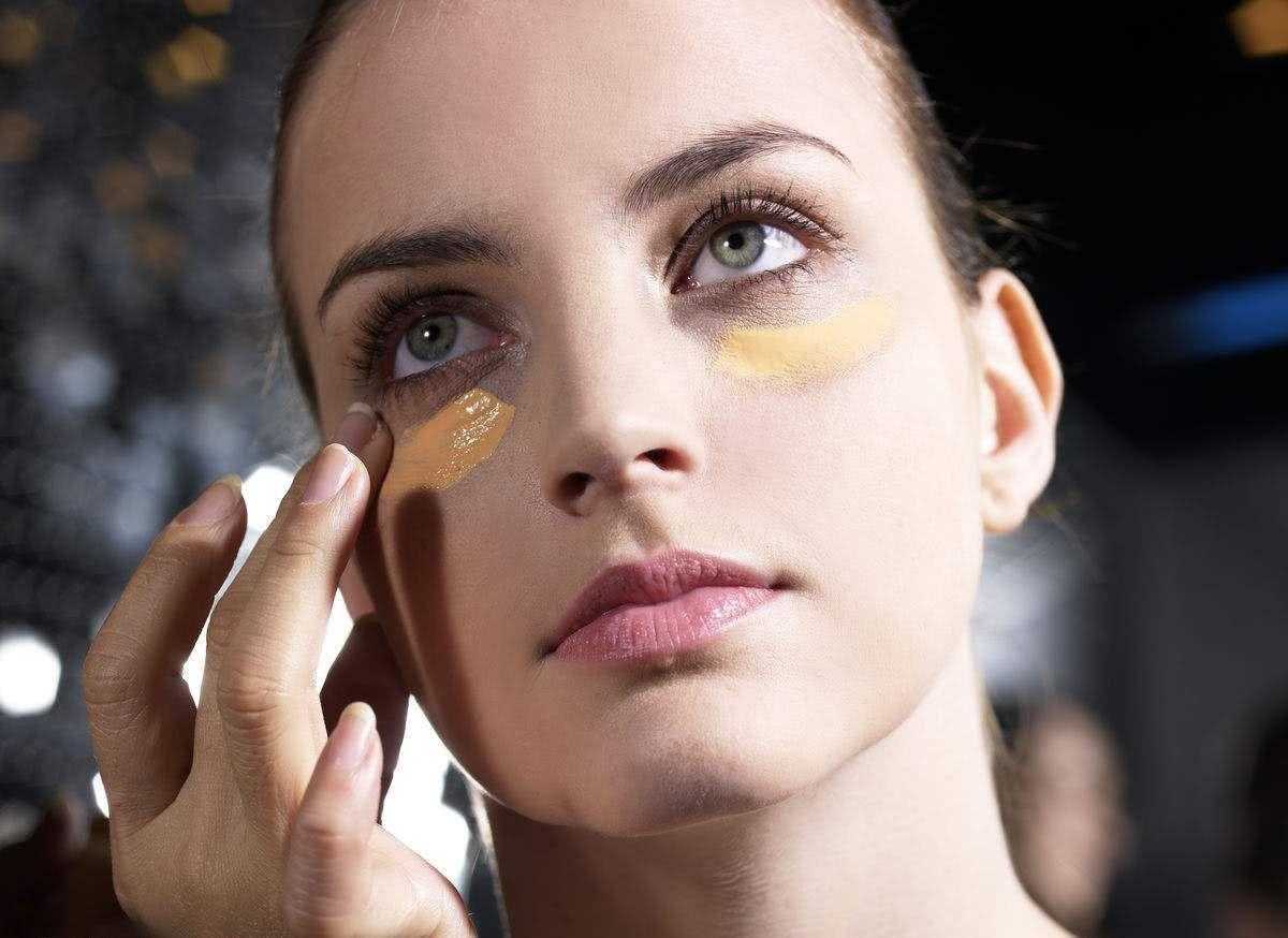 遮瑕的颜色要比粉底液深吗 遮瑕的颜色怎么选