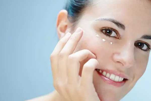 兰蔻菁纯臻颜眼霜功效 兰蔻菁纯臻颜眼霜功效