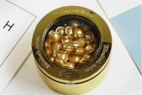 雅顿金胶可以和其他精华一起用吗? 雅顿金胶可以和其他精华一起用吗?