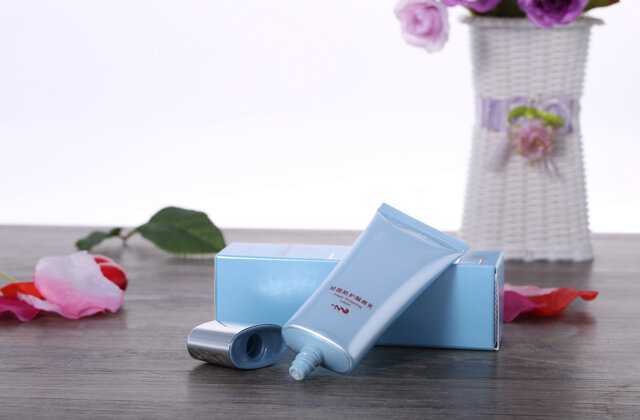 隔离乳和隔离霜有什么不一样的 隔离乳和隔离霜有什么不一样的