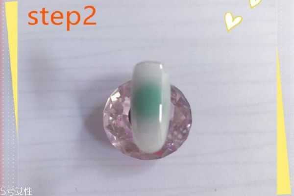 美甲晕染的晕染手法 晕染美甲步骤