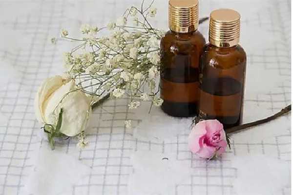 玫瑰精油可以用来刮痧吗 玫瑰精油可以用芦荟胶稀释吗