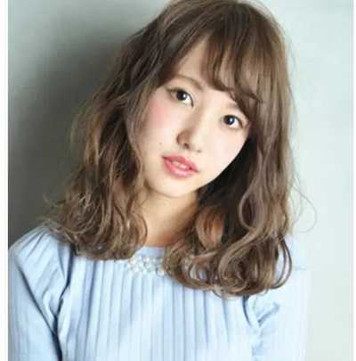 齐肩卷发图片2024最新款女生 齐肩卷发图片2024最新款女生