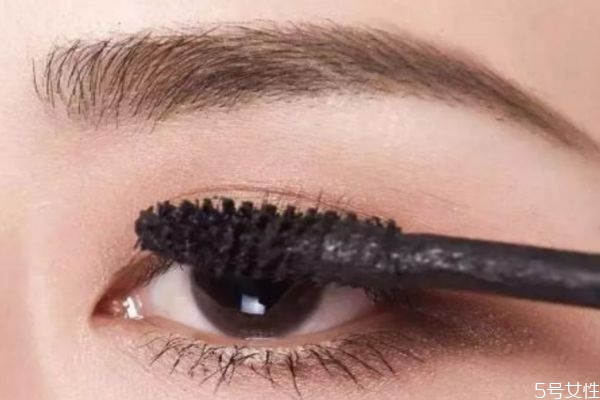画眼睫毛要注意什么？画眼睫毛的注意