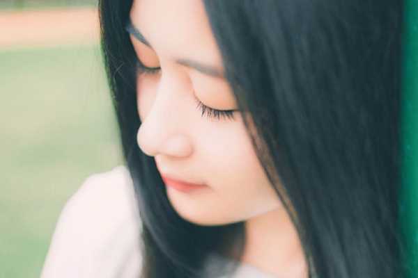 种完睫毛可以化妆吗