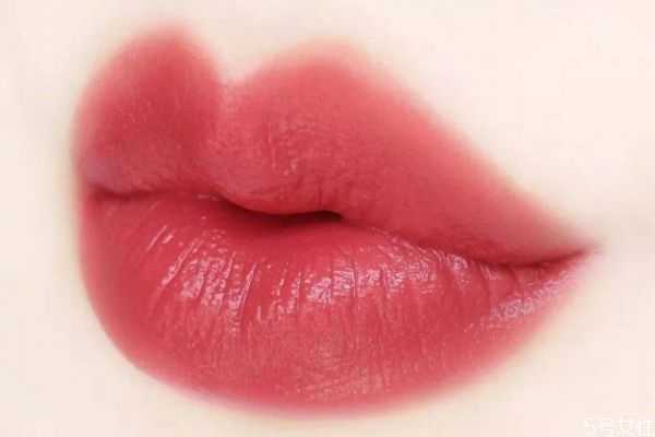 女人必备三款口红颜色是哪些 根据肤色选口红的方法