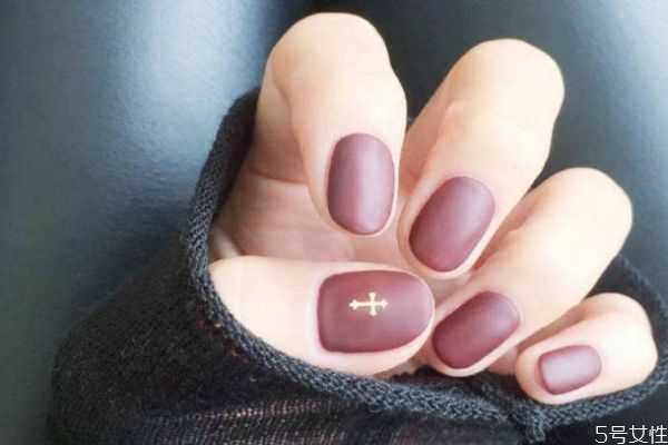 美甲底胶涂几遍?甲油胶怎么保持长久 美甲底胶涂几遍?甲油胶怎么保持长久