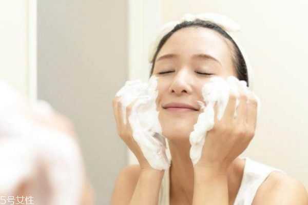 熬夜敷面膜有用吗