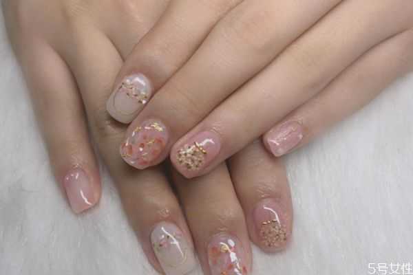 卸甲水含酒精吗 卸甲水含酒精吗