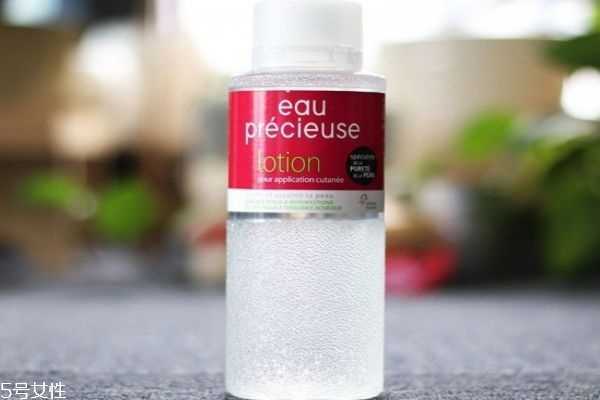 珍贵水祛痘怎样 祛痘去闭口一把好手