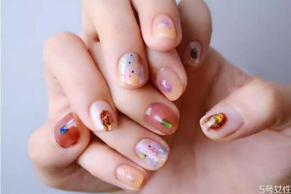 指甲短适合做美甲吗?指甲短做什么款式好看 指甲短适合做美甲吗?指甲短做什么款式好看