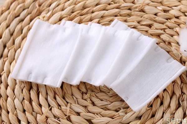 卸妆水一定要用化妆棉吗?卸妆水可以用手卸吗 卸妆水一定要用化妆棉吗?卸妆水可以用手卸吗