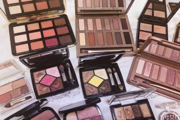 眼影是越显色越好吗 眼影晕染不显色怎么办