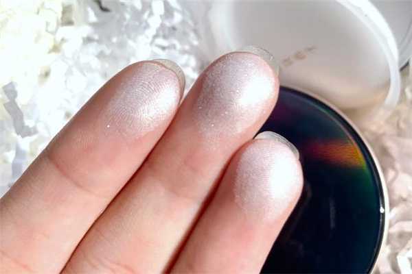 花西子蚕丝蜜粉饼遮毛孔吗?花西子蚕丝蜜粉饼浮粉吗 花西子蚕丝蜜粉饼遮毛孔吗?花西子蚕丝蜜粉饼浮粉吗