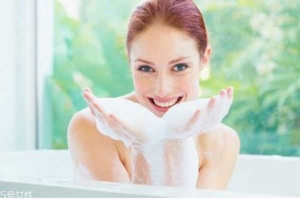 冬天用什么沐浴露止痒好 冬天沐浴露的正确用法