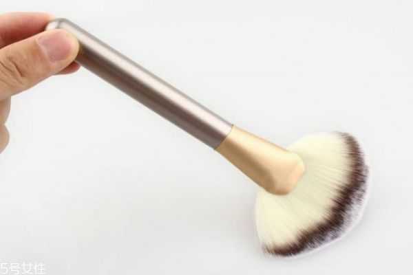 如何挑选化妆刷？化妆刷的选择