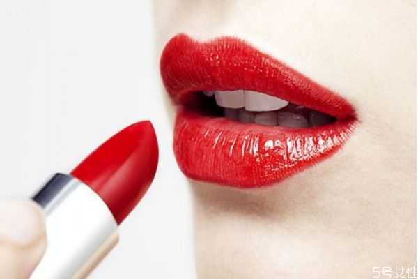 口红怎么涂不沾牙齿 口红怎么涂不沾牙齿