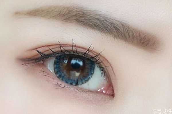 眼睛小了怎么戴美瞳？戴美瞳时老眨眼怎么办