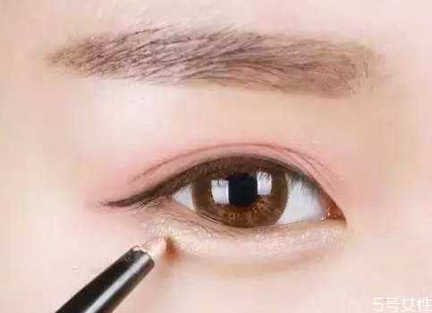 眼妆包括什么 画眼妆步骤讲解