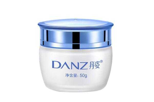 保湿霜可以直接涂脸上吗？保湿霜可以当身体乳吗