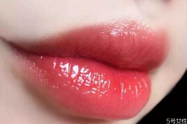 唇釉为什么老是粘牙齿?唇釉粘牙齿怎么办