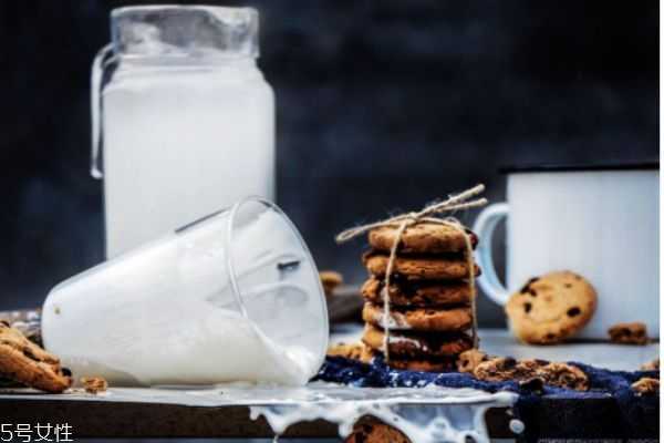 海藻面膜用哪种牛奶好