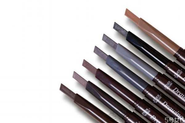 眉笔使用时为什么要削成扁的？发潮了怎么办？