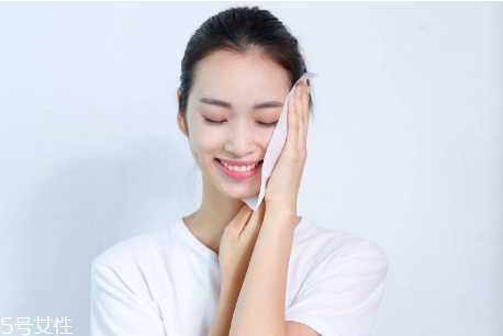 一次性洗脸巾好还是毛巾好