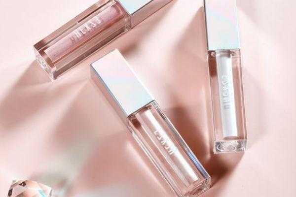 高光液怎么上妆比较自然？适合什么肤质的人使用