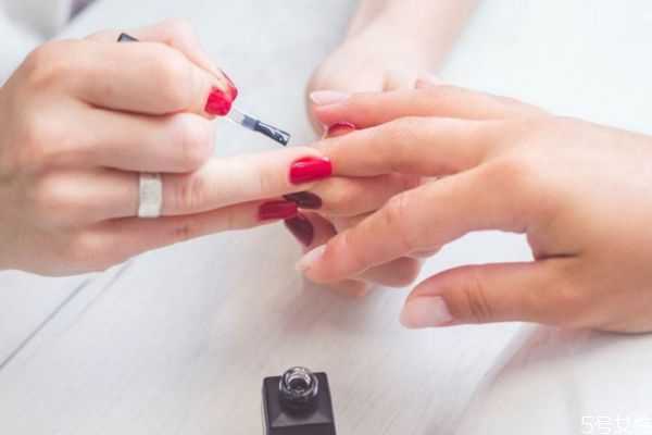 美甲多久做一次比较好？卸甲后怎样保养指甲