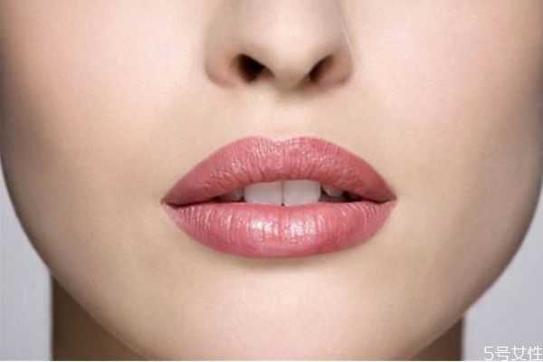 唇部干燥起皮怎么办？唇部怎么护理小妙招