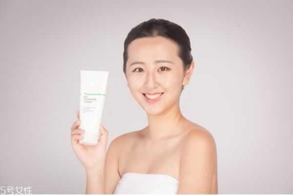 为什么洗面奶洗完脸疼 为什么洗面奶洗完脸疼