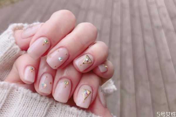 不用卸甲油怎么卸指甲油