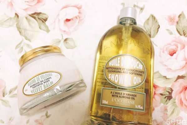 沐浴油和沐浴啫喱区别 沐浴啫喱和沐浴露有什么区别 沐浴油和沐浴啫喱区别 沐浴啫喱和沐浴露有什么区别