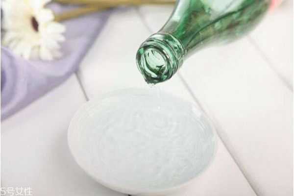 白醋能和洗面奶一起用吗 白醋能和洗面奶一起用吗