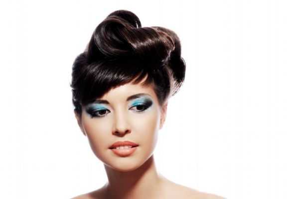 长脸怎么化妆好看？长脸如何化妆显脸短