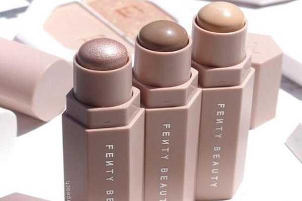 蕾哈娜修容棒好用吗?蕾哈娜修容棒哪个颜色好用 蕾哈娜修容棒好用吗?蕾哈娜修容棒哪个颜色好用