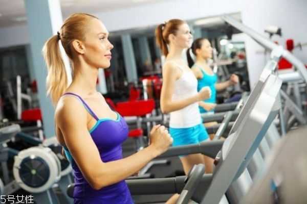 化妆跑步会对皮肤有害吗